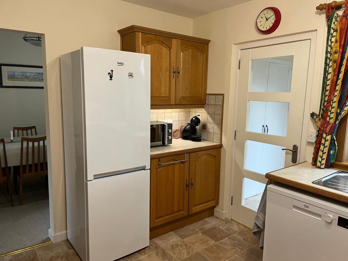 Comfortable 3 Bedroom Home In אבימור מראה חיצוני תמונה